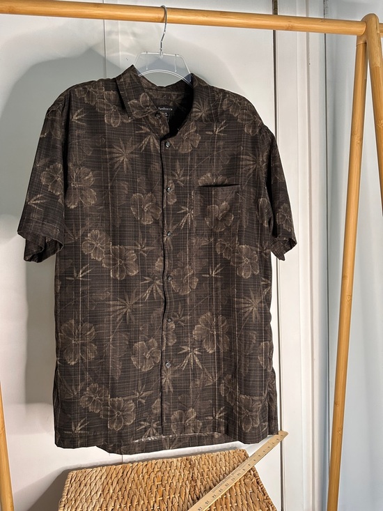 Van Heusen Other - Van‎ Heusen Brown Floral Short-Sleeve Button-Down Shirt Hawaiian style